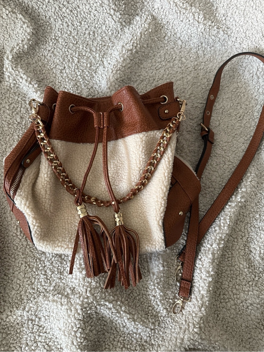 ALDO Sherpa Bucket Bag 🤎🤍